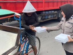 Cegah Stunting, Polwan Satreskrim Polres Gowa Salurkan Jumat Berkah
