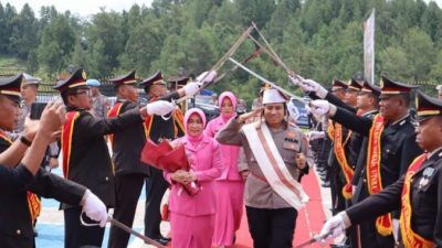 Pedang Pora Dan Tari Pagellu Sambut AKBP. H. Zulhanda S. Ik, Di Tanah Toraja Utara