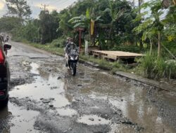 Jalan Poros Pattallassang Kembali Rusak, Nama Andi Sudirman Sulaiman Mencuat