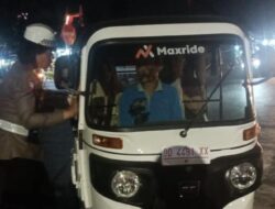 Kasatlantas Polres Gowa Edukasi Bajaj Tertib Lalulintas Dengan Miliki SIM A Serta STNK