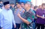 Pastikan Pangan Siap Selama Ramadhan Gubernur Sulsel Bersama Kapolda Irjen Pol Yudhiawan Wibisono Kunjungi BULOG