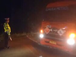 Pasca Banjir Kasatlantas Polres Soppeng Pastikan Jalur Menuju Sidrap Aman