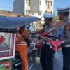 Ditlantas Polda Sulsel Bagikan 680 Lembar Bendera Merah Putih Ke Pengendara