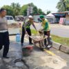 Polres Pangkep Tambal Jalan Berlubang, Wujud Nyata Hadirnya Polri Untuk Keselamatan Pengguna Jalan