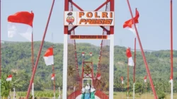 Kapolri Jenderal Listyo Sigit Prabowo dalam acara peresmian 3.395 jembatan TNI-Polri dan 3.000 sumber air bersih TNI Angkatan Darat oleh Presiden Republik Indonesia pada Kamis (13/8/2026).