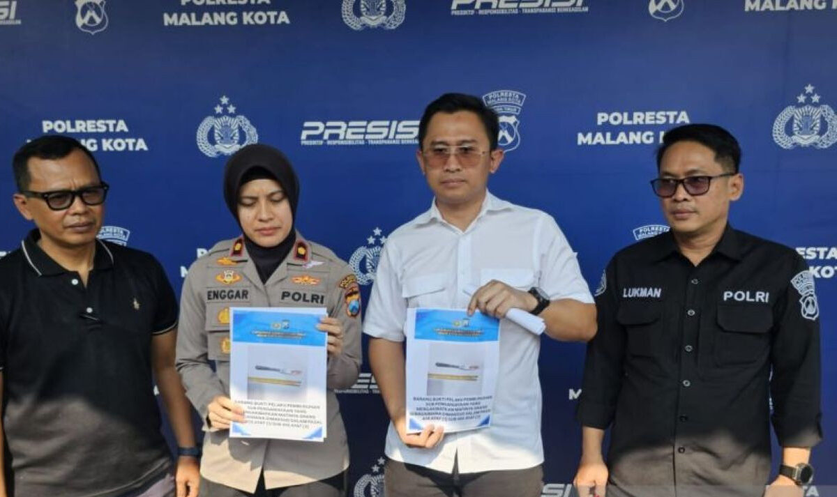 Kasat Reskrim Polresta Malang Kota Kompol Rahmad Aji Prabowo memberikan keterangan terkait kasus mahasiswa tewas ditusuk teman satu asrama di Malang, Rabu (19/8/2026).