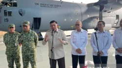 Menteri Pertahanan Sjafrie Sjamsoeddin mengikuti rapat bersama PT DI, PT GMF, dan Kepala Staf TNI AU terkait pengembangan fasilitas MRO pesawat di Bandara Kertajati, Rabu (19/8/2026).