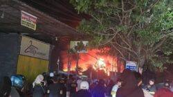 Detik-detik kebakaran terjadi di Yakult yang berada di Palangga, Kabupaten Gowa, Sulawesi Selatan.