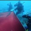Merah Putih Raksasa Membentang di Dasar Teluk Palu, Semangat Kemerdekaan Berkibar