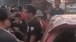 Pengrusakan mobil brio merah di Maros.