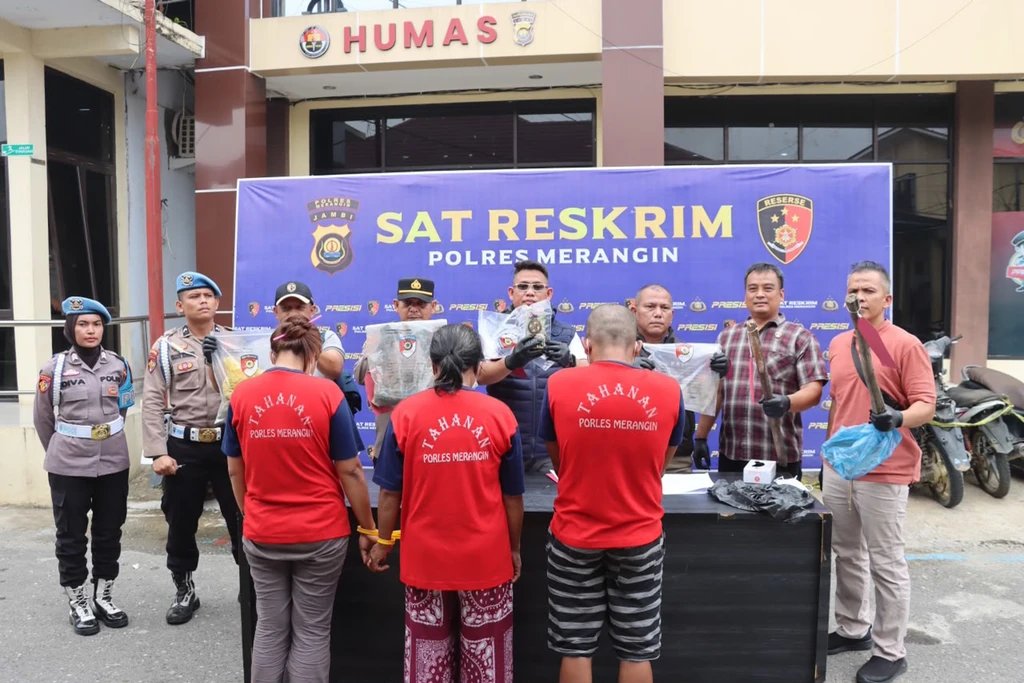 Para pelaku saat diamankan polisi.