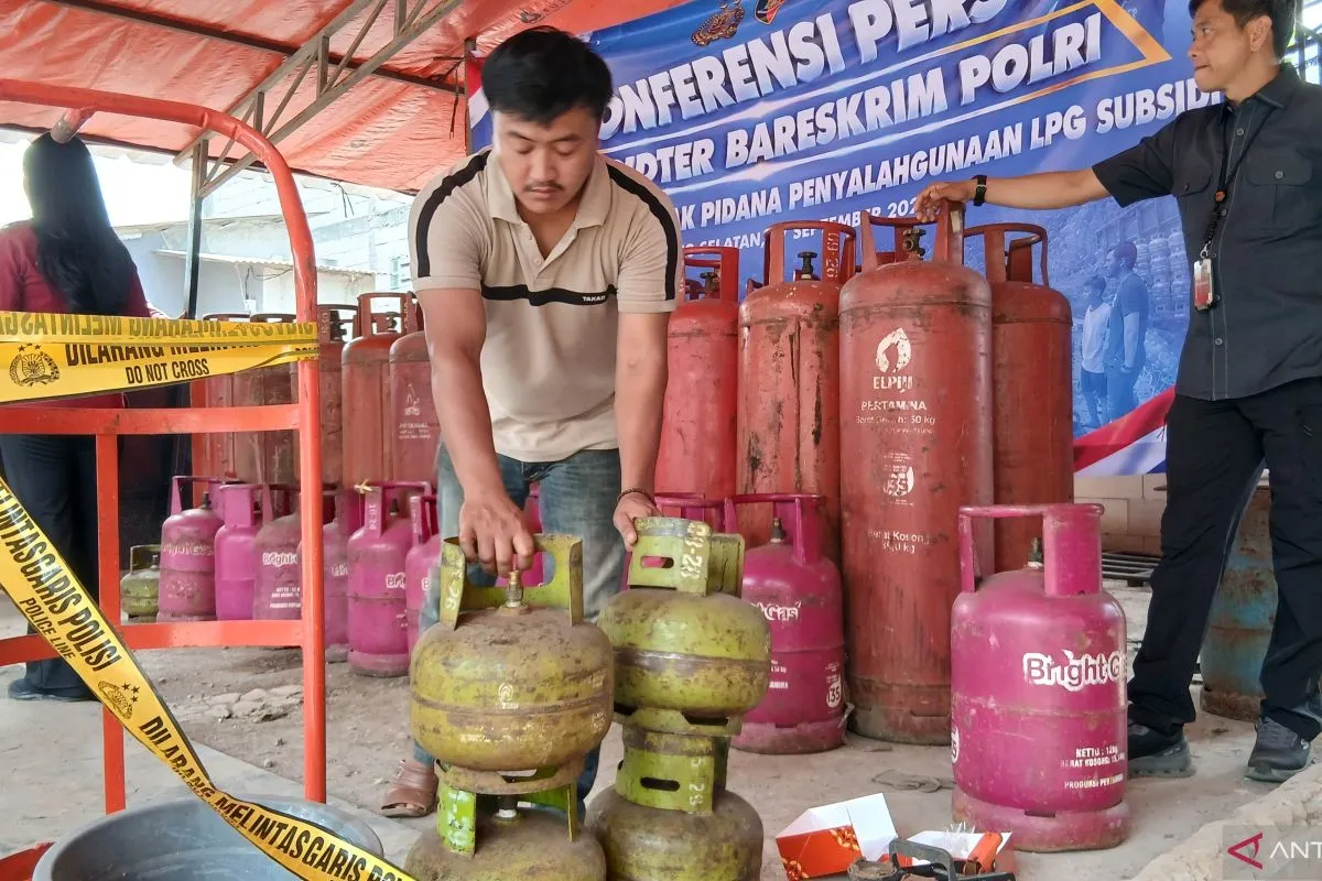 Bareskrim Bongkar Penyuntikan LPG Subsidi di Tangsel, 910 Tabung Diamankan