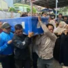 Dua Jenazah Korban KM Virgo Transport 8 Tiba di Garut, Keluarga Menangis