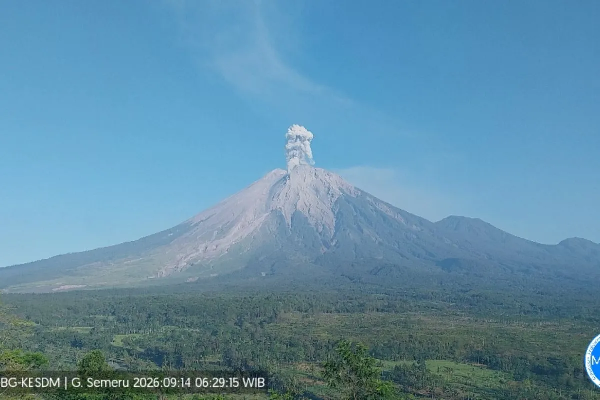 Gunung Semeru Erupsi Tiga Kali, Kolom Abu Mencapai 1.000 Meter