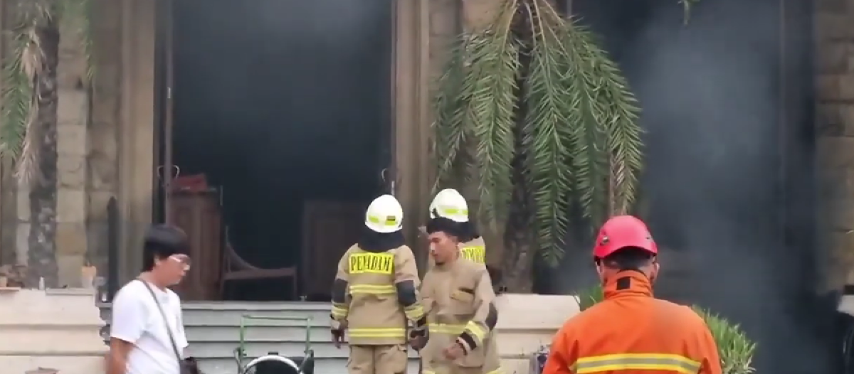 Restoran di Melawai Kebakaran, 9 Unit Damkar Dikerahkan