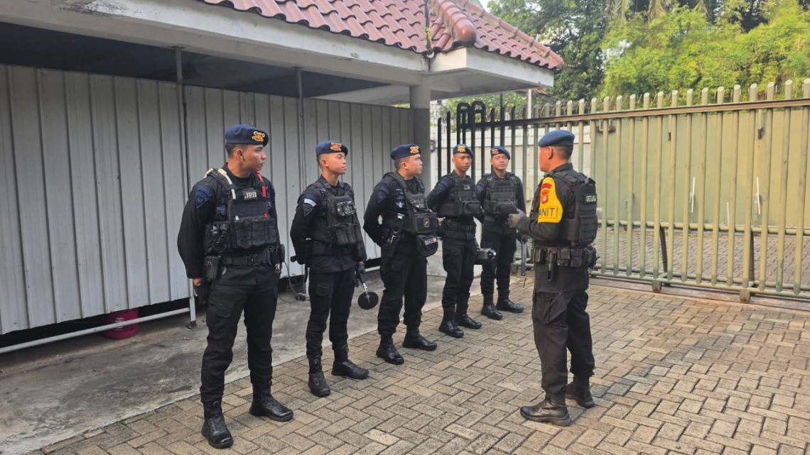 Brimob Sterilisasi Kedubes Rusia Jelang Pemungutan Suara Duma