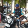 Perumda Parkir Makassar Tertibkan Parkir di Trotoar Depan SDN Sudirman