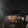 KPK Geledah Rumah Mertua Kontraktor Adi Sumarta, Bawa Dua Koper