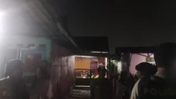 KPK Geledah Rumah Mertua Kontraktor Adi Sumarta, Bawa Dua Koper
