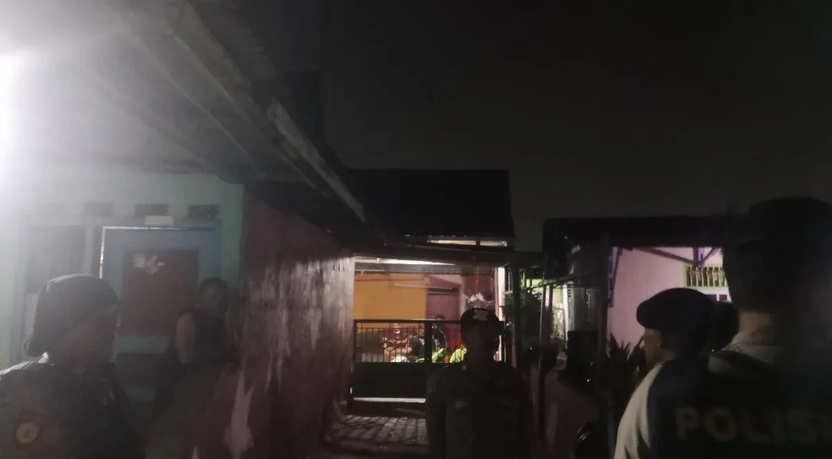 KPK Geledah Rumah Mertua Kontraktor Adi Sumarta, Bawa Dua Koper