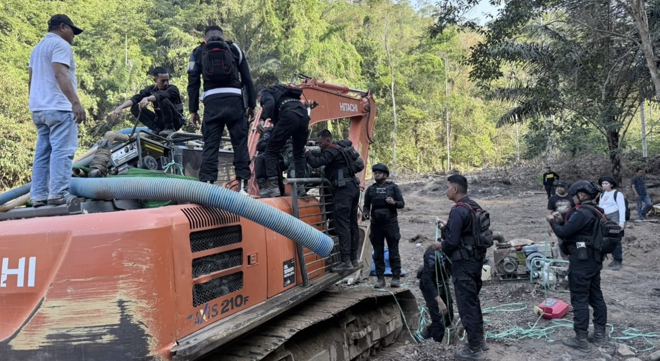 Polisi Tertibkan Tambang Emas Ilegal di Sungai Bua, Dua Orang Diamankan