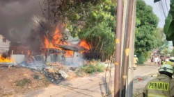 40 Personel Damkar Dikerahkan Padamkan Kebakaran Rumah di Cakung.