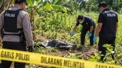 Cium Bau Busuk, Warga Temukan Mayat Pria Membusuk di Kebun