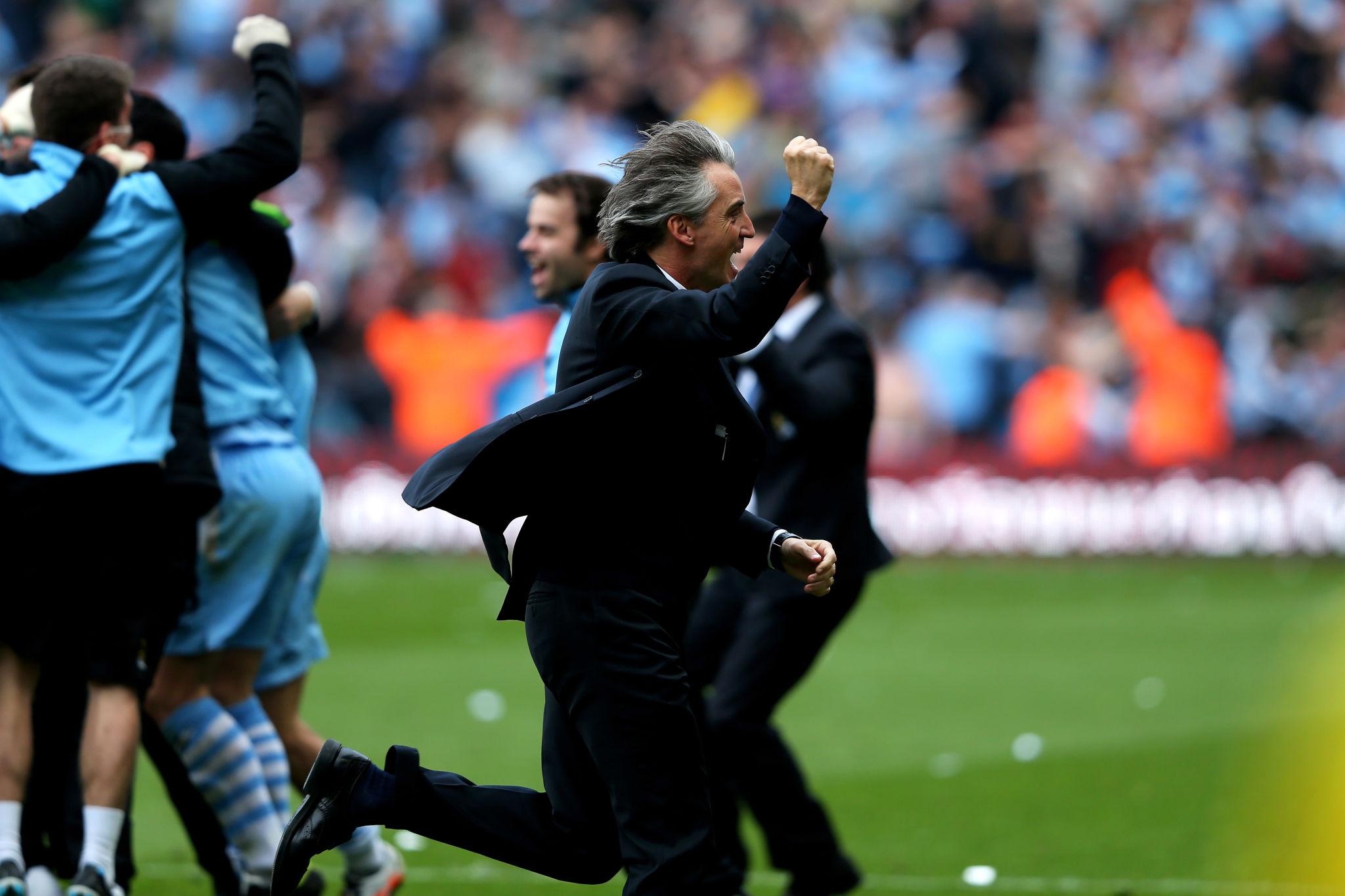 Roberto Mancini saat menangani Manchester City dan merayakan gelar Liga Inggris 2012.