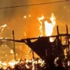 Tak Diberi Uang, Pria di Sampang Nekat Bakar Rumah Orang Tuanya