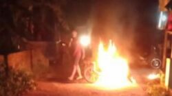 Ilustrasi motor dibakar.