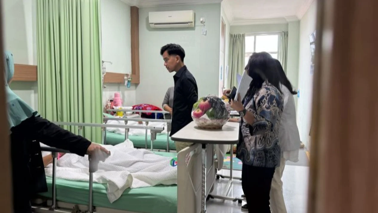 Wapres Gibran Jenguk Korban Keracunan MBG di Batang