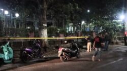 Jukir Samping Mall Ratu Indah Tikam Ojol Gegara Parkir, Massa Datangi Polsek Mamajang