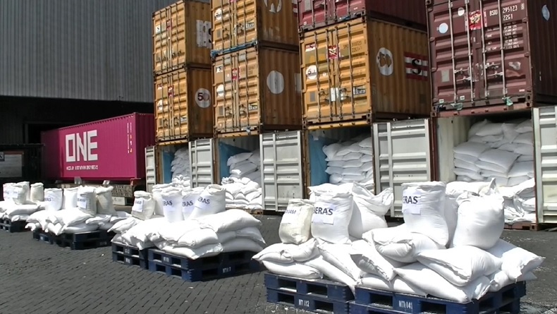 Bea Cukai Bongkar Modus Impor Beras dan Garam 413 Ton di Surabaya.