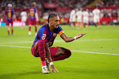 Raphinha Hattrick, Barcelona Comeback dan Tundukkan Sevilla 3-1.