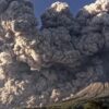 Gunung Sinabung Kembali Erupsi, 2.451 Warga Dua Desa Dievakuasi
