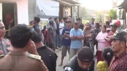 Massa Rusak Dua Rumah Keluarga Terdakwa di Takalar