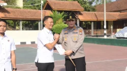 Kapolres Bondowoso Beri Penghargaan kepada Dua Anggota Unit PPA, Tekankan Kecepatan dan Empati