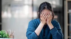 Pulang Kerja Jangan Langsung Buka Ponsel, Ini 7 Cara Redakan Stres