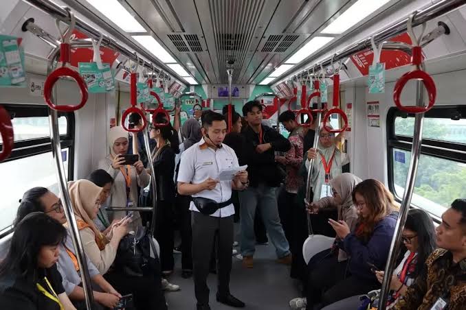 Antrean Mengular di Stasiun LRT Manggarai, Jakpro Sebut Penumpang Melonjak