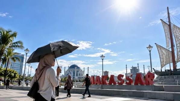 Cuaca Makassar Hari Ini Panas, Suhu Diprakirakan Capai 34 Derajat.
