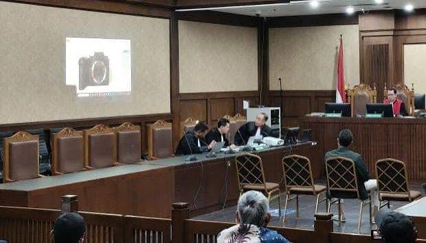 Sidang Bea Cukai Memanas.