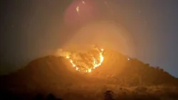 Gunung Bulu Saukang Maros Terbakar, Puluhan Pendaki Terjebak Asap Tebal