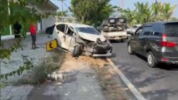 Calya Tabrak Truk di Bangkalan, Empat Penumpang Luka