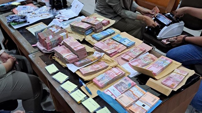 Penampakan Uang Ratusan Juta yang Disita KPK dari Kantor BPN Jatim