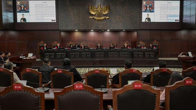 MK Sidangkan Gugatan Syarat Pendidikan Gibran dalam Pilpres 2024.