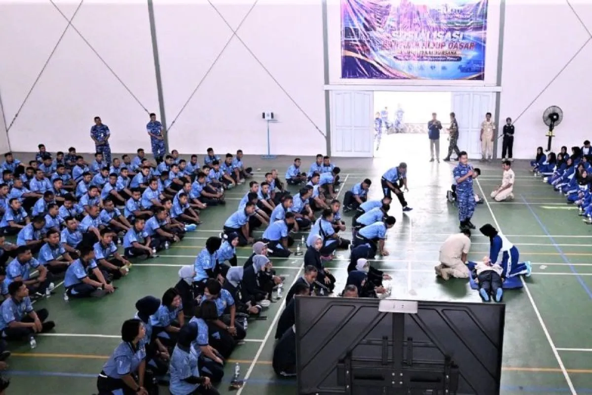 Ratusan TNI AU dan Pelajar Ikuti Pelatihan Bantuan Hidup Dasar.