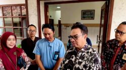 Wali Kota Yogyakarta, Hasto Wardoyo setelah menjenguk korban demo di Malioboro.