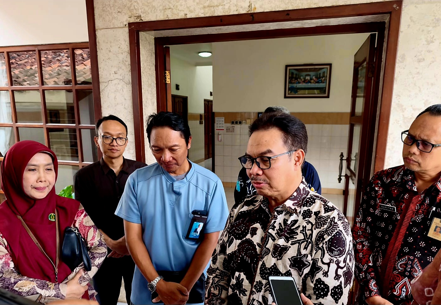 Wali Kota Yogyakarta, Hasto Wardoyo setelah menjenguk korban demo di Malioboro.