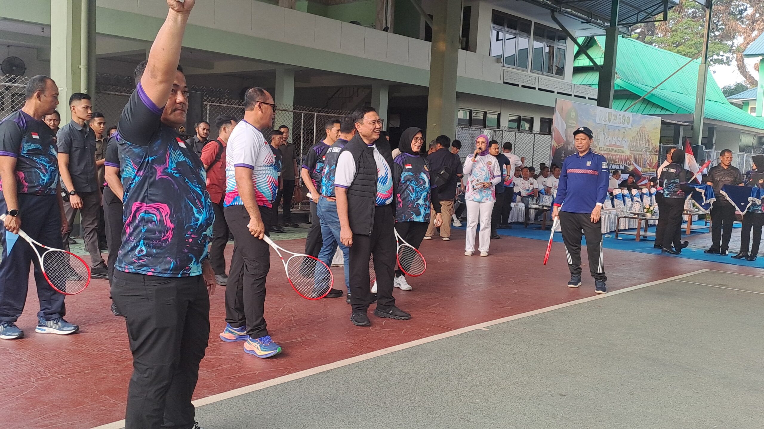 Kapolda Sulsel Irjen Pol M Awal Chairuddin membuka Kejurnas Soft Tennis Piala Kapolda Sulsel 2026 di Lapangan Tenis Kodam XIV Hasanuddin, Makassar, Jumat (30/10/2026).