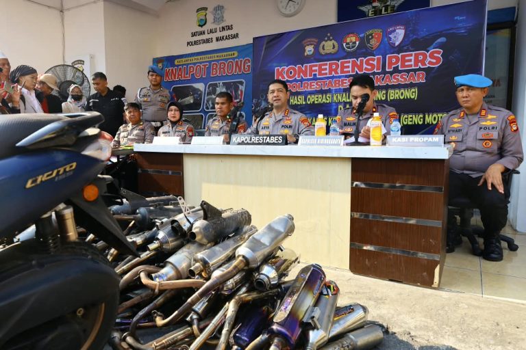 Kapolrestabes Makassar Kombes Pol Arya Perdana saat konferensi pers.